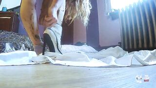 Slut smearing shit on her sexy body