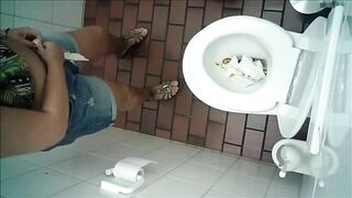 Caught shitting diarrhea in the public toilet