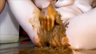 Masturbating with shit and dildo