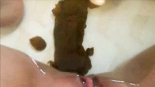 Gorgeous shaved pussy wife poops in the water