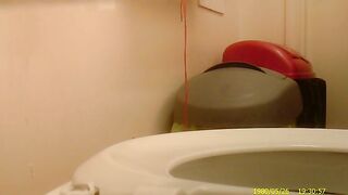 Curvy ass lady and amateur pooping video