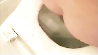Lovely smooth ass girl pooping