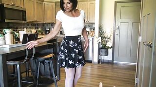 Curvy ass milf pooping for hunrgy slave