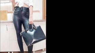 ScatLina eating her yummy shit