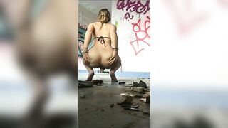 Round ass girl poops in her bikini