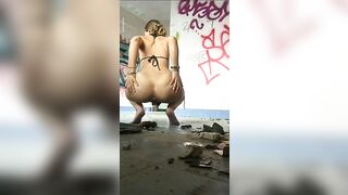 Round ass girl poops in her bikini