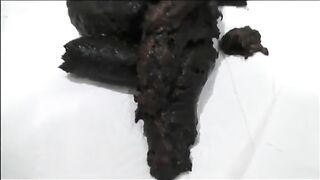 Milf in lingerie and high heels shitting