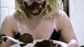 Masked blonde maid eating her own shit