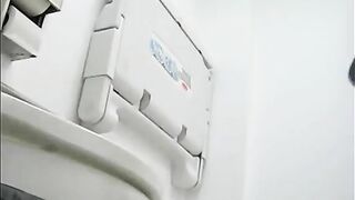 Curvy Asian girl poops