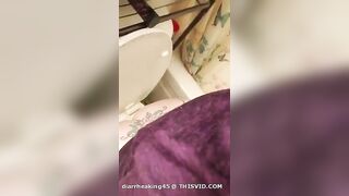 Lovely amateur lady dropping shit