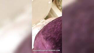 Lovely amateur lady dropping shit