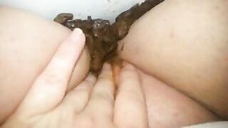 Sexy chick smearing shit