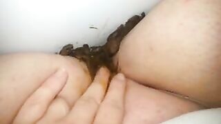 Sexy chick smearing shit