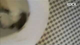 Skinny girl nice shitting