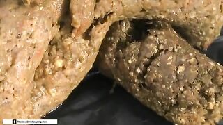Dirty cheeky milf in high heels poop