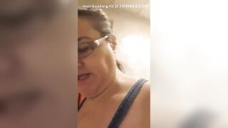 Amateur mature lady in glasses dropping load