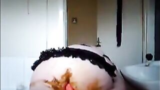 Mom shitting and masturbating asshole with dildo