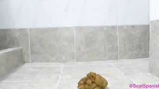 Lovely Spanish wife pooping