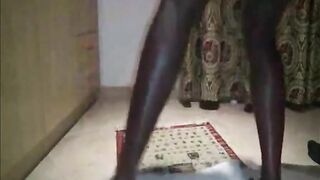 Stunning big black booty dropping shit