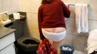 Amateur mature lady dropping hard shit