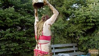 Lyndra Lynn cooling and masturbating in cowshit