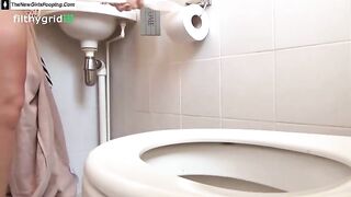 Mouth watering big booty lady poops