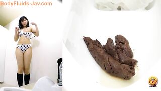 Young seductive Japanese chick pooping