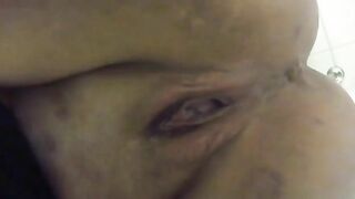 Kinky ass lady dropping shit