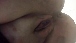 Kinky ass lady dropping shit