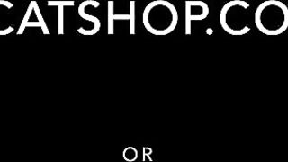 Stunning babe in sexy stockings pooping