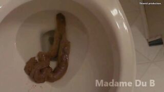Big chubby ass lady pooping