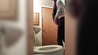 Sweet round ass teen babe pooping in the toilet