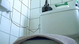 Fat shaved pussy bbw lady spread legs for pissing and pooping