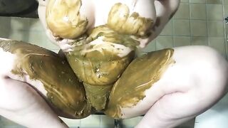 Big boobs chubby milf masturbates and smearing