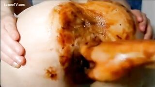 Lady getting ass fingered