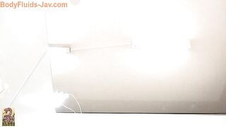 Young Jap schoolgal caught pooping