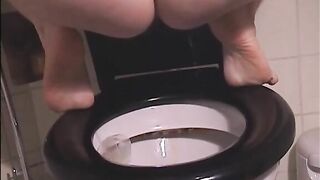 Mature lady piss and poop pov