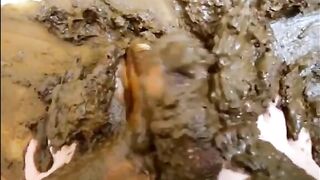 Covering her sexy feet in shit