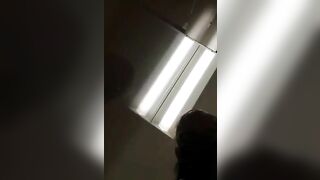 Amateur milf with tanned booty poops