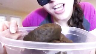 Cheeky ass milf is ready for poop eating