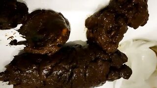 Blonde's enormous holiday shits