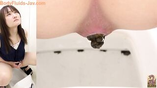 Gorgeous hot ass Japanese babe pooping in the toilet