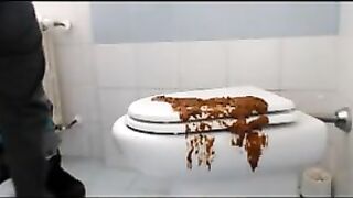 Covered her ass and face with shit